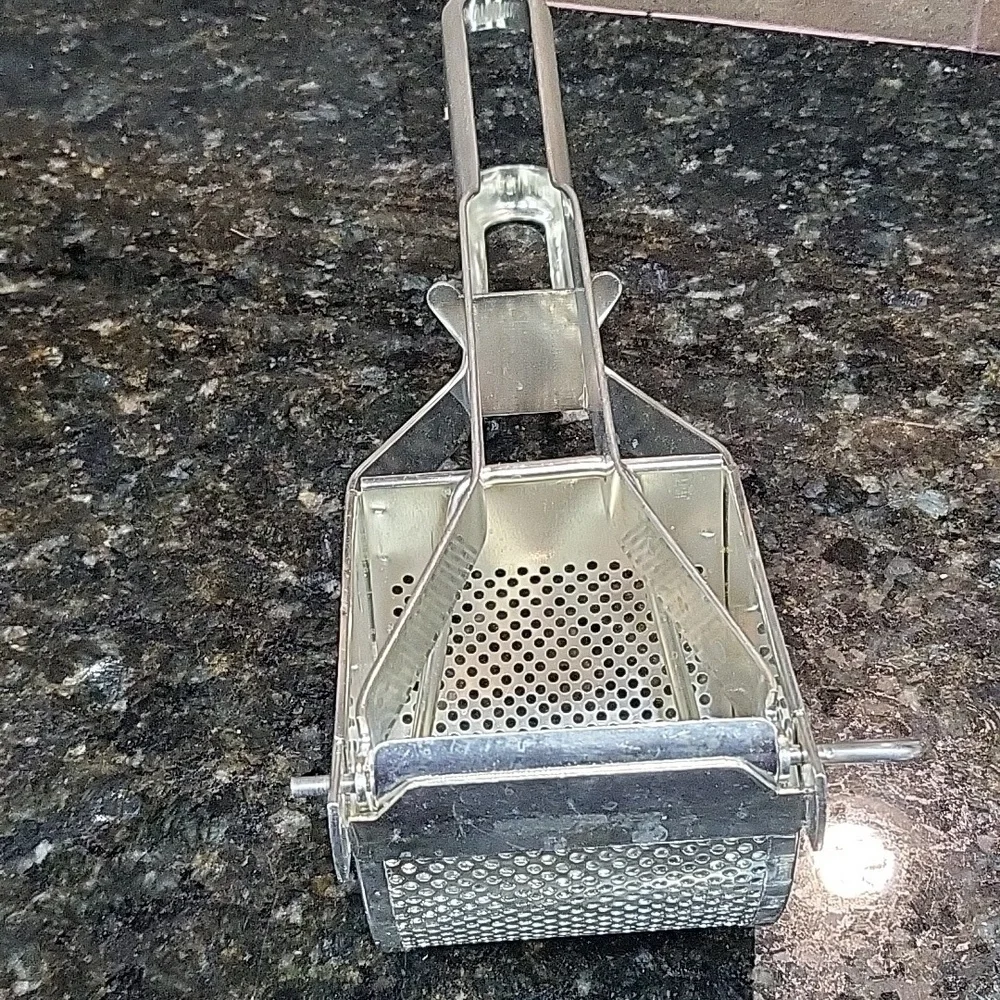 Metal Vegetable Ricer Masher  Hand Held - Picture 4 of 6